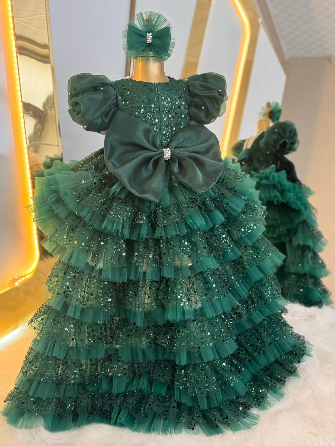 Customized White Flower Girl Dresses For Wedding Layered Feather Tulle Sequins Kids With Bow Birthday Party First Communion Gown