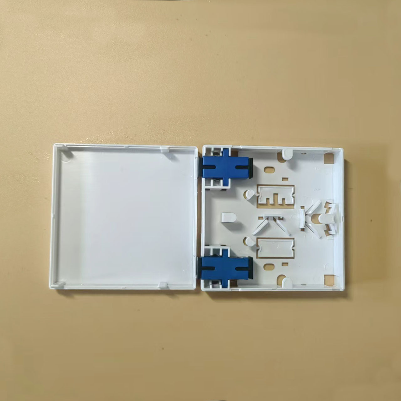 2-Port-Anschlussdose, 86-Typ ABS-Anschlussdose für optische Anschlüsse, weiße Glasfaser-Spleißbox aus Kunststoff mit Adaptern