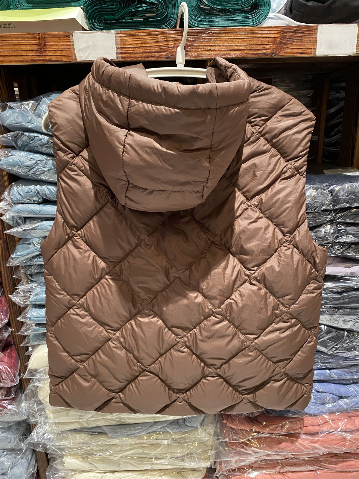 Damen-Weste aus 90 % weißer Entendaunen, weicher, mattierter Stoff, ultraleichte Weste, tragbare ärmellose Jacke, Herbst-Wintermantel, hohe Qualität