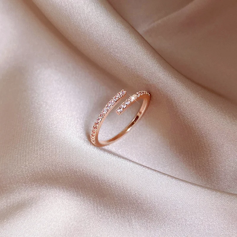Nuevos anillos finos minimalistas 2024 para mujer, circón cúbico brillante de boda, anillo de dedo femenino versátil de alta calidad, regalos de joyería