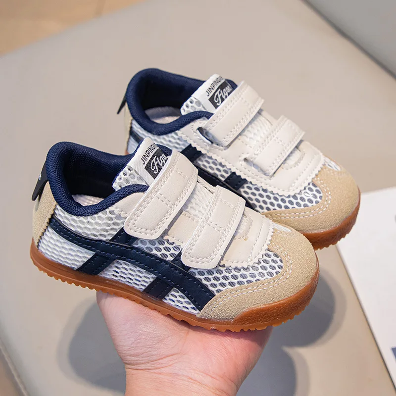 2025 Kindersneakers Jongens Meisjes Zachte zool Antislip Casual loopschoenen Baby Kids School Sportschoenen Warme katoenen schoenen