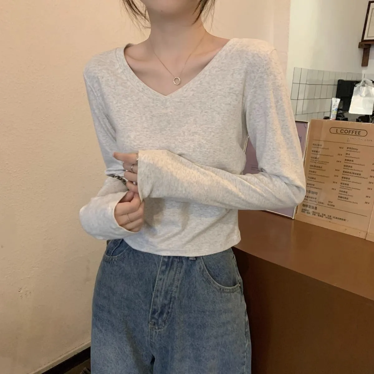 レディース V ネック長袖 Tシャツピュアカラースリムフィットベースレイヤートップ通勤スタイルコットンブレンド弾性繊維薄い秋春