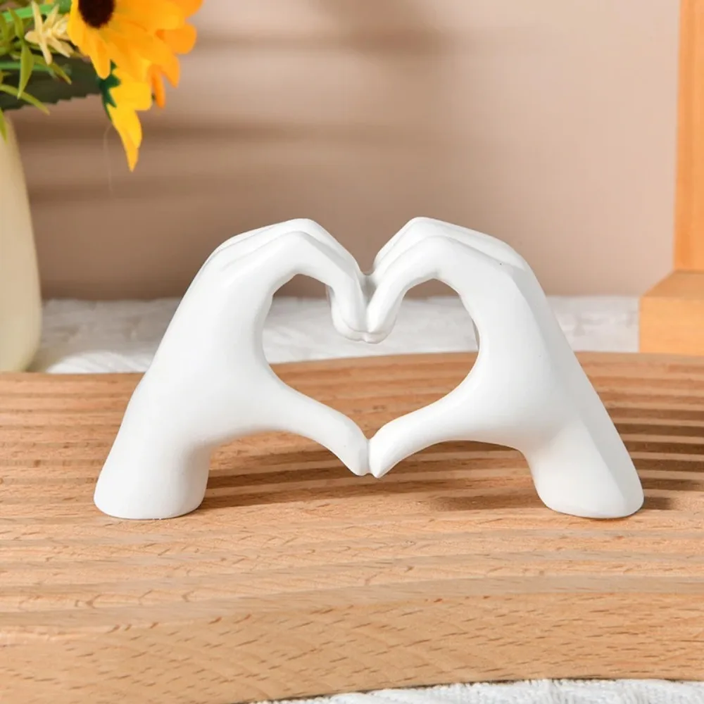 Decoración dorada, estatua de mano de corazón, decoración de sala de estar y dormitorio, escultura de gesto de mano moderna con dedo de amor, estante para el hogar, escritorio