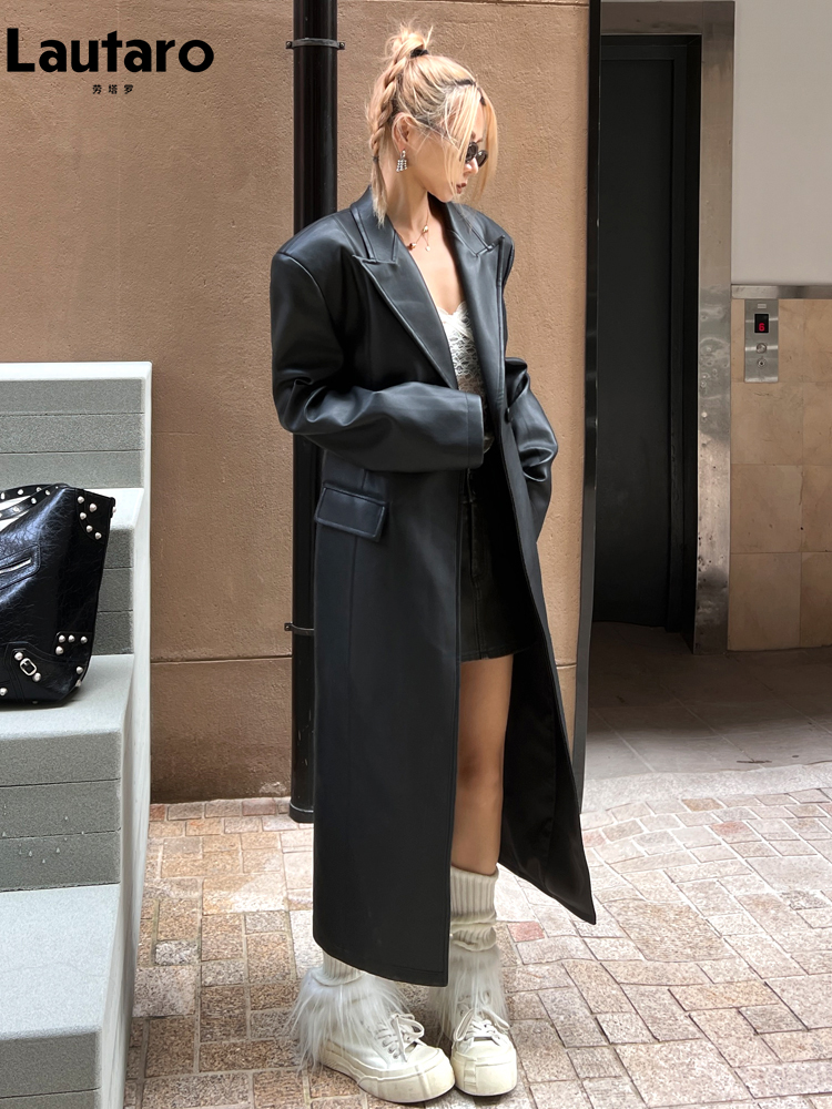 Lautaro 春秋エクストラロング黒ルース Pu レザートレンチコート女性のためのショルダーパッドダブルブレストフェイクレザーブレザー