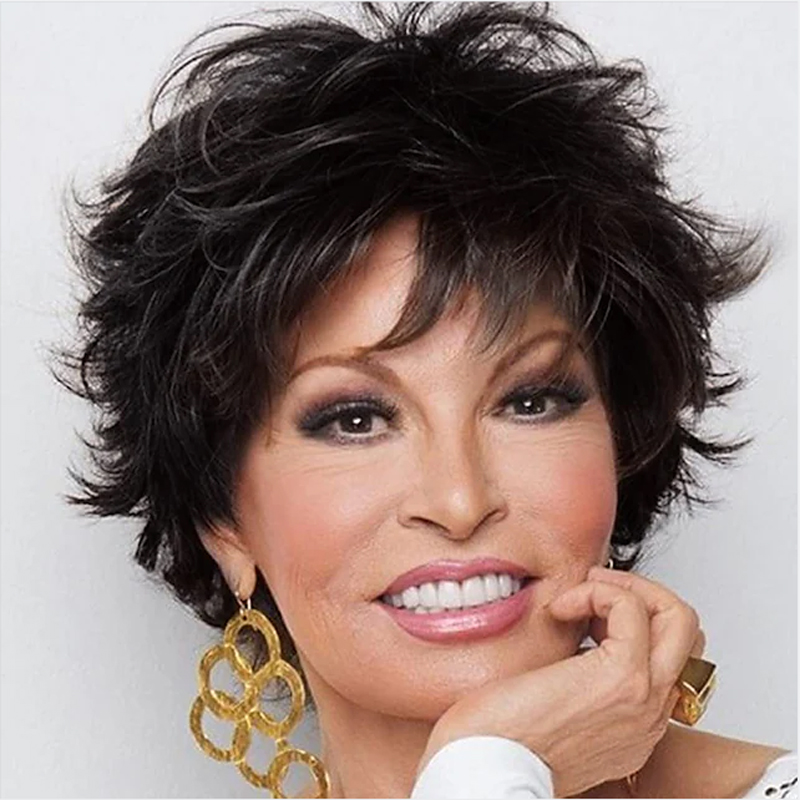 HAIRJOY วิกผมหยิกสั้น Pixie Layered วิกผมสังเคราะห์กับ Bangs สําหรับผู้หญิงสีขาว