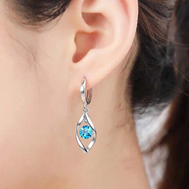 Anting Liontin Putar Elegan Anting Perak Canggih Menampilkan Aksen Zirkonia Putar untuk Pakaian Sehari-hari