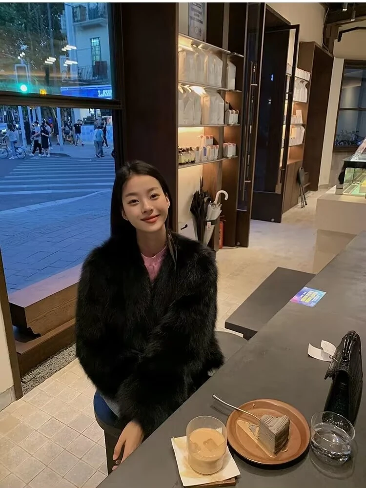 若い女性の冬 2024 フェイクファーコートショート韓国スタイルラウンドネック長袖 3 つボタン閉鎖統合レザージャケット