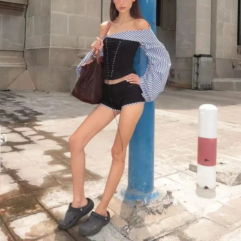 Женский комплект из топа и шортов с открытыми плечами, в полоску