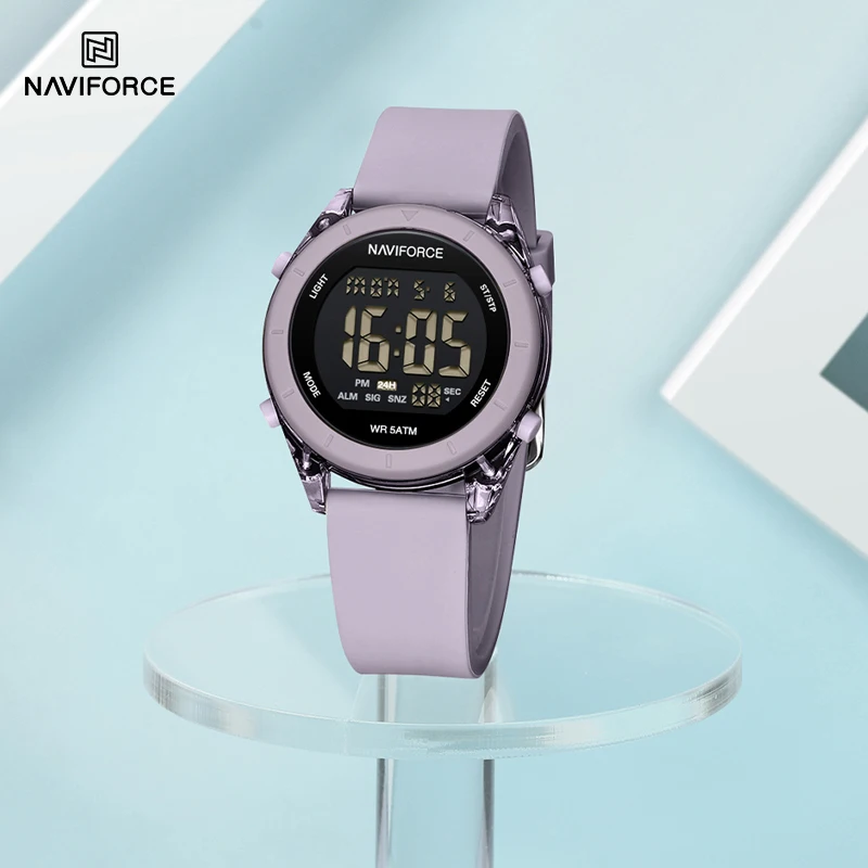 NAVIFORCE คุณภาพสูงนาฬิกาผู้หญิง 50 M กันน้ํา LCD Digital Display นาฬิกาข้อมืออิเล็กทรอนิกส์สําหรับผู้หญิงซิลิโคนนาฬิกาหญิง