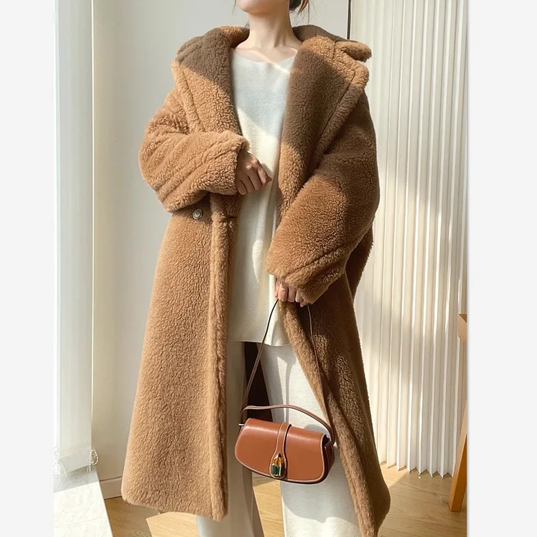 Casaco de Urso de Pelúcia em Cor Camelo para Mulheres, Crimento Médio, Acolchoado, Solto, com Manga Princesa e Gola 