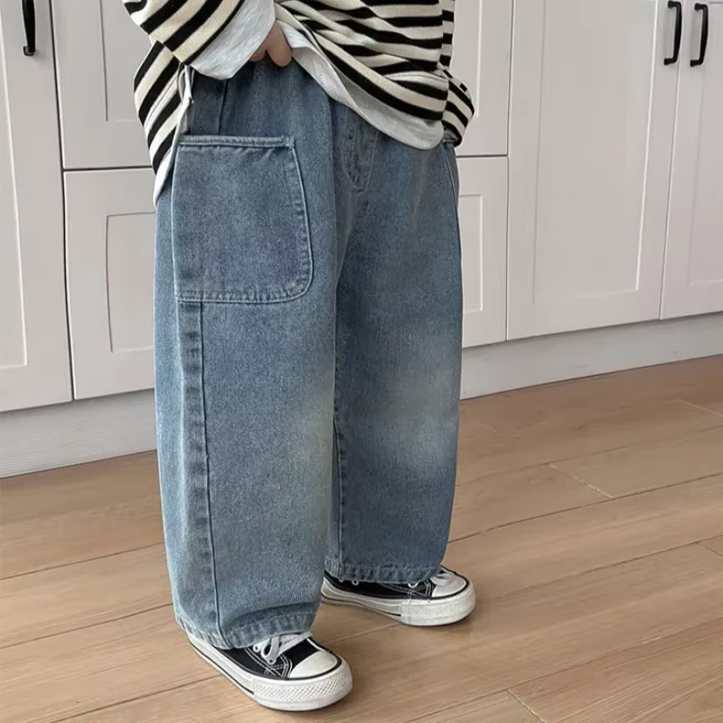 2025 Primavera e autunno Nuovi pantaloni per bambini Moda tinta unita Jeans dritti per bambini Pantaloni in denim casual larghi per ragazzi