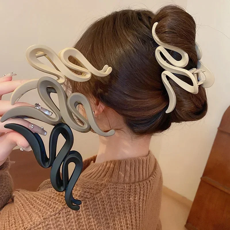 Artigli per capelli ondulati in acrilico tinta unita coreano di moda per le donne Fermaglio per capelli semplice Accessori per capelli quotidiani di alta qualità Regalo per ragazze