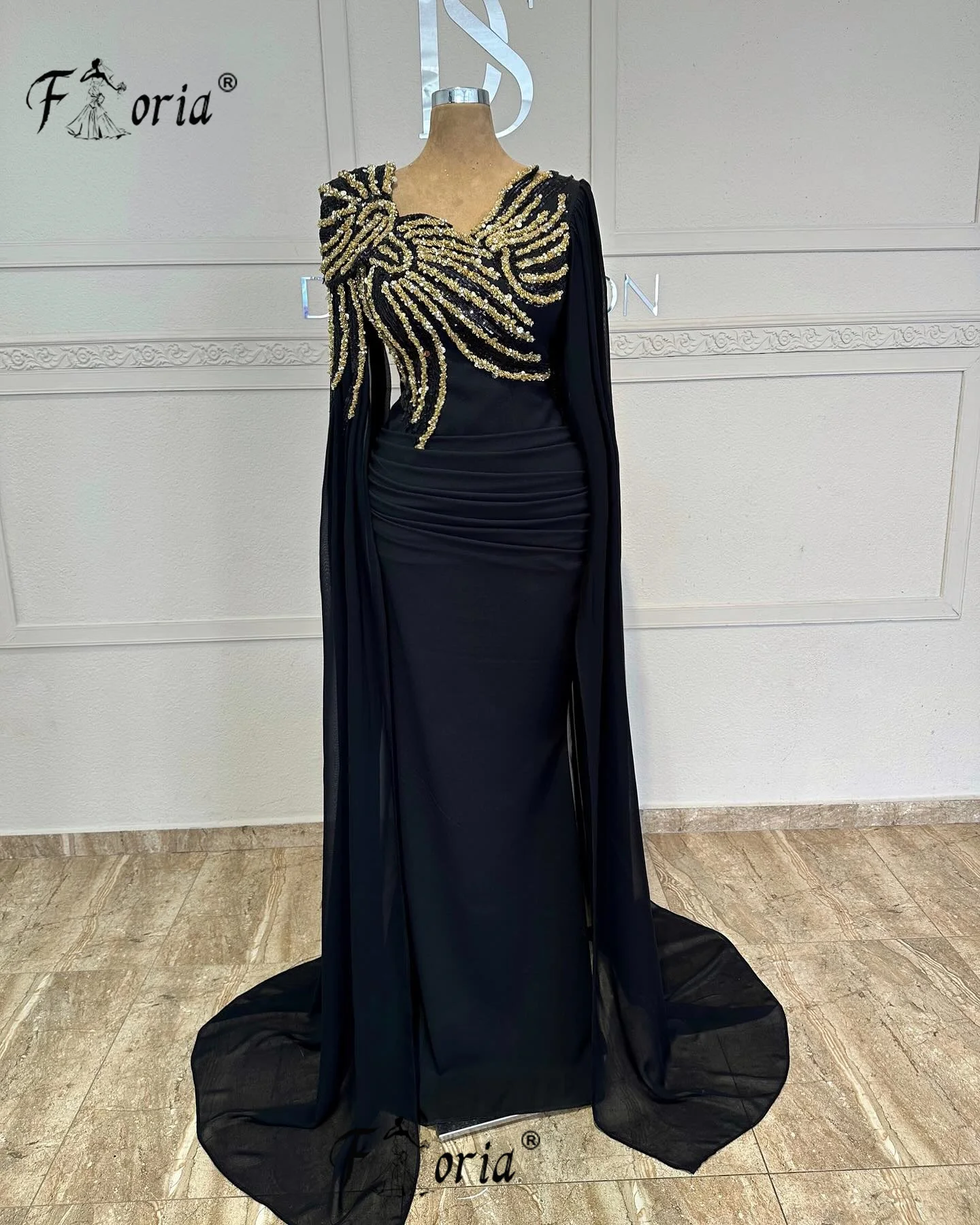 Dubai Frau Schwarzes Meerjungfrau-formales Kleid mit langem Umhang Goldperlen Lange Abendpartykleider Formelles Anlasskleid Robe de Soiree