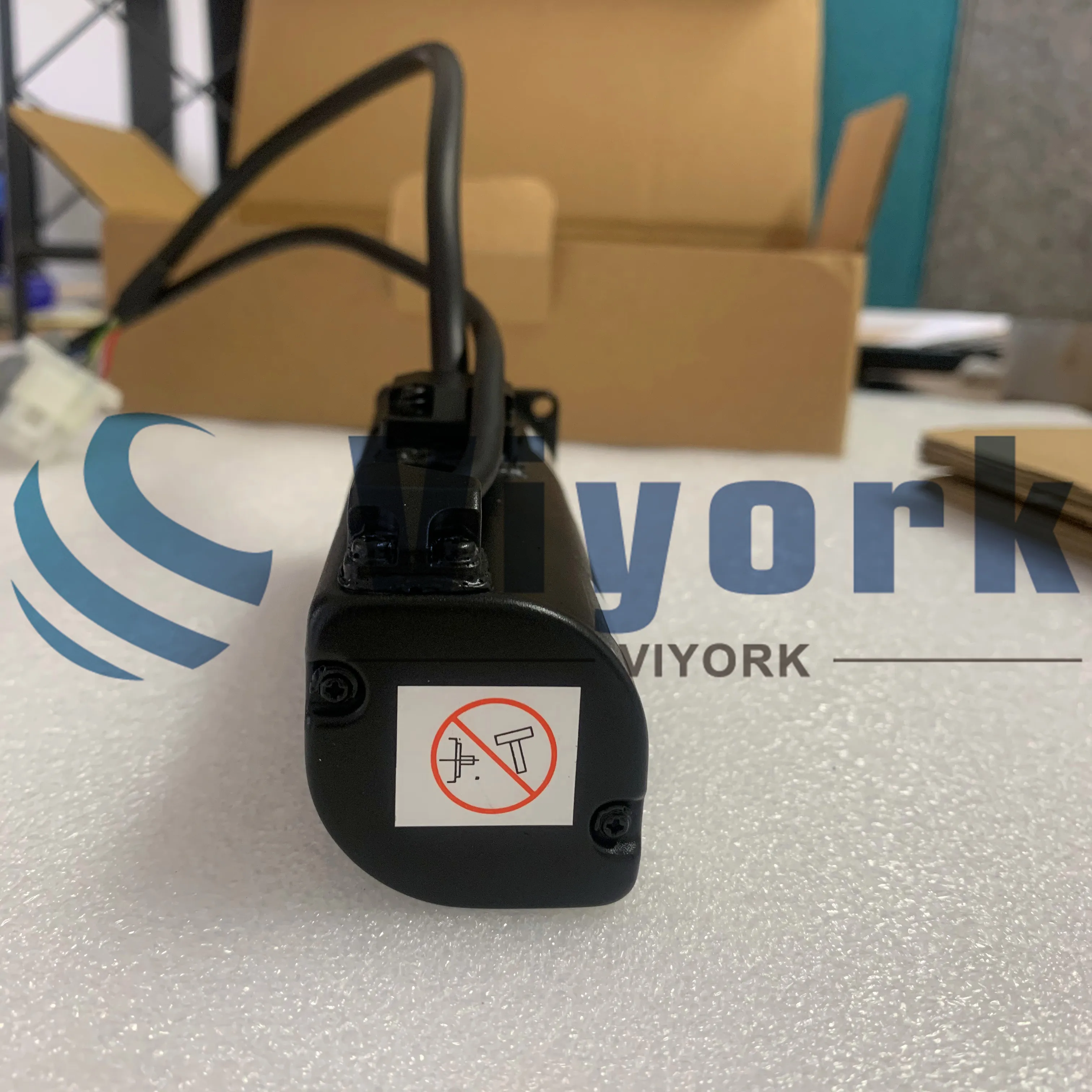SGMAH-01AAA4B SERVO MOTOR .13HP 100W 200V NEW