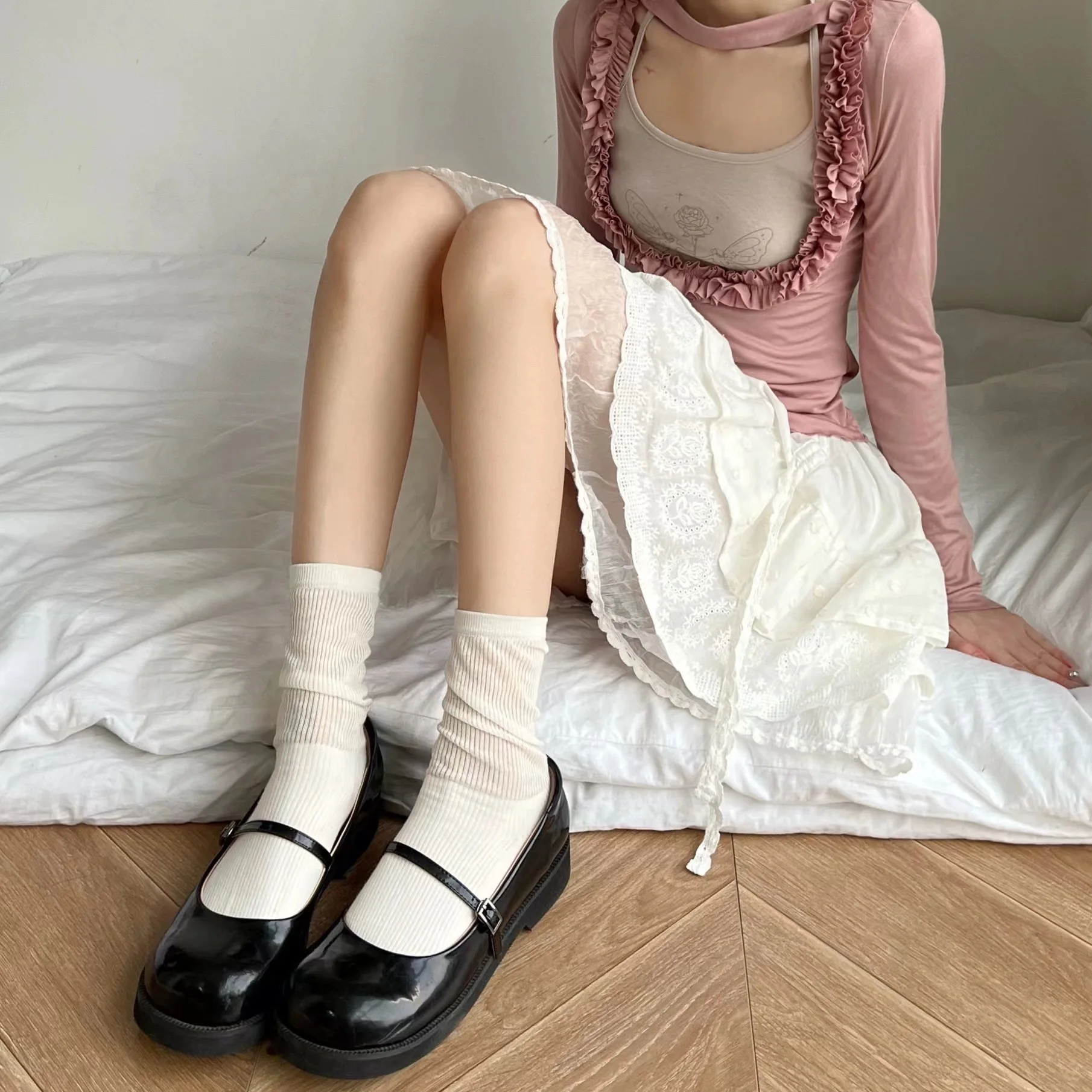 Los calcetines finos de longitud media de verano y otoño para mujer son cómodos y transpirables calcetines de rayas verticales simples de Color sólido tendencia