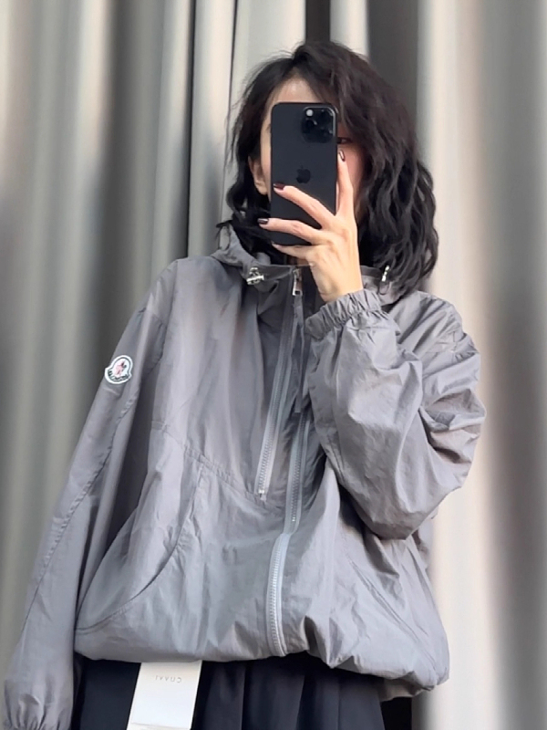 Jaqueta Fena Plus Size com Capuz Solta e Proteção Solar, Disfarça Imperfeições e Modela o Corpo, Estilo Esportivo para Ou...