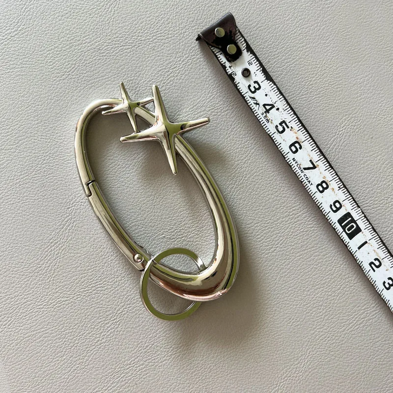 LLavero de Montañismo de aleación de Zinc, hebilla de cinturón multifuncional ovalada, carabina de icono esencial, accesorios de montañismo BLACKOUT