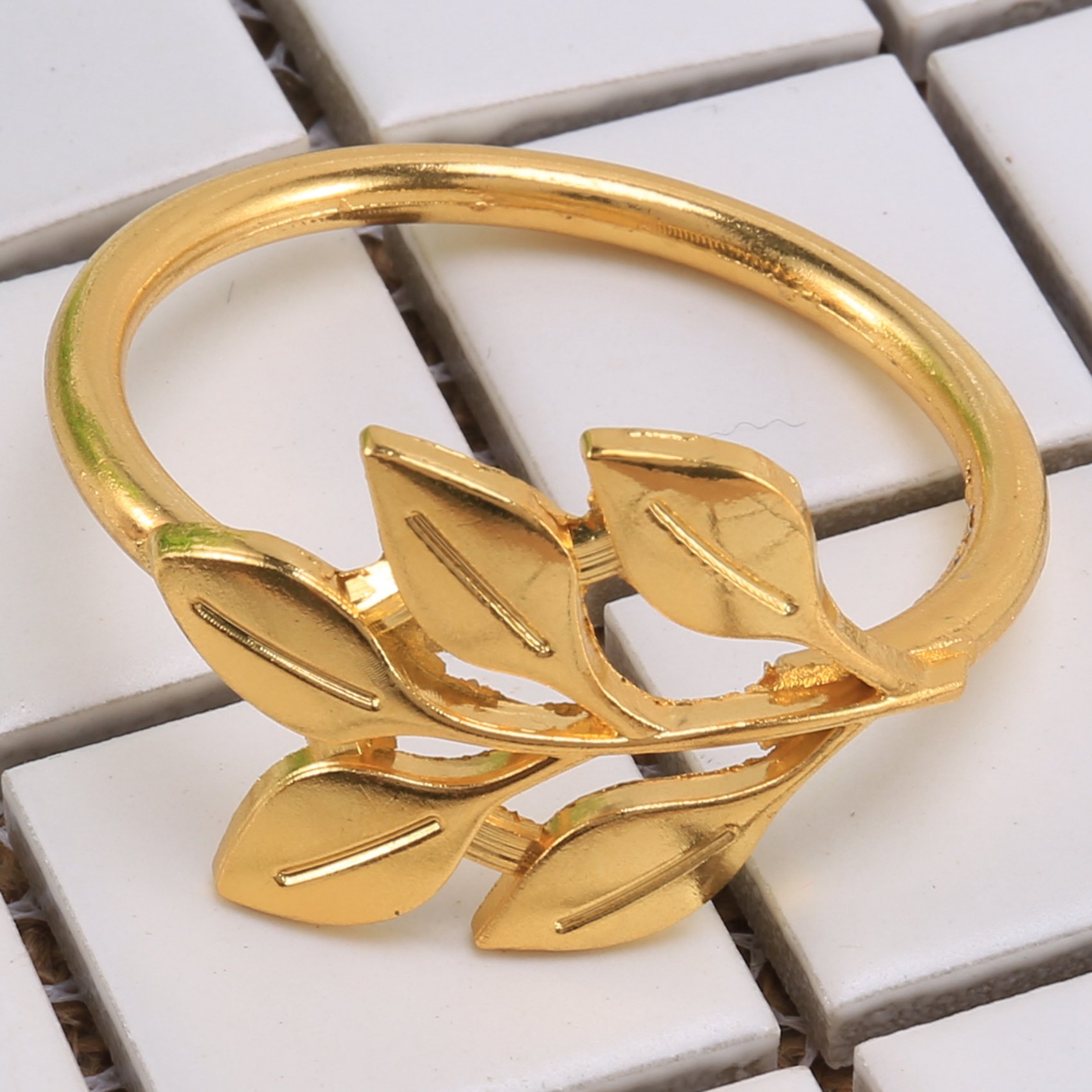 6 ชิ้น/ล็อตโรงแรมแหวนผ้าเช็ดปากผู้ถือผ้าเช็ดปากฤดูใบไม้ร่วงใบผ้าเช็ดปากหัวเข็มขัดคริสต์มาสงานแต่งงานทองผ้าเช็ดปากวงกลมอาหารค่ําตกแต่งตาราง