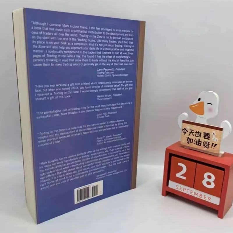 Trading in The Zone von Mark Douglas Master Der Markt mit Vertrauen, Disziplin und einer gewinnenden Einstellung Taschenbuch Englisch