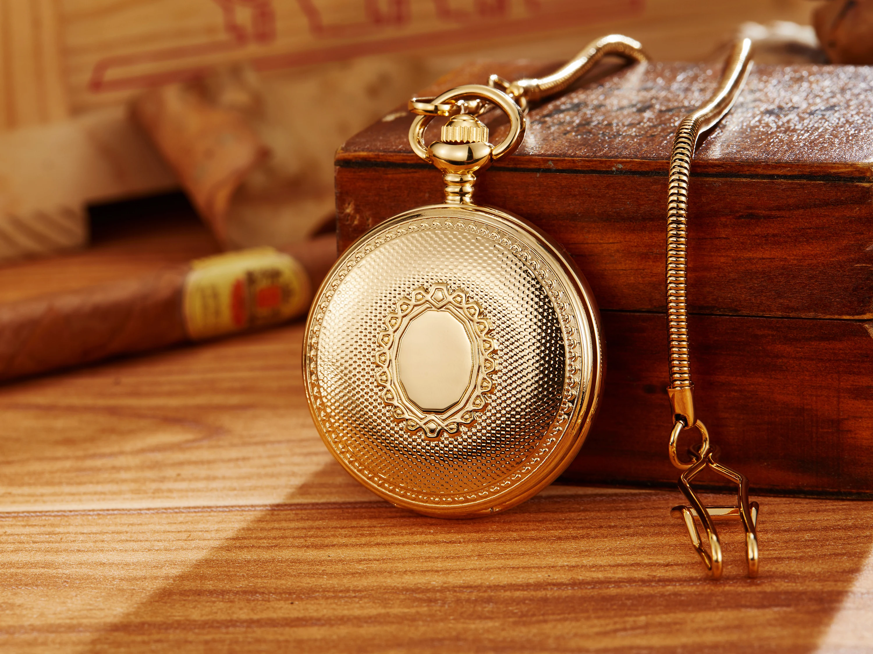 Vintage Luxury Gold Carving Automatic Mechanical  Pocket Watch for Men Engraved Golden Case Fob Chain Clock for Collection