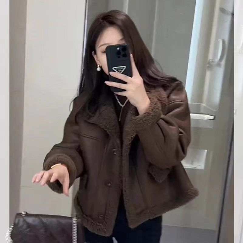 2024 New Motorcycle Jacket Women's Thickened Lamb Fur Skin Integrated Short Size Small Winter Outerwear Fashionable