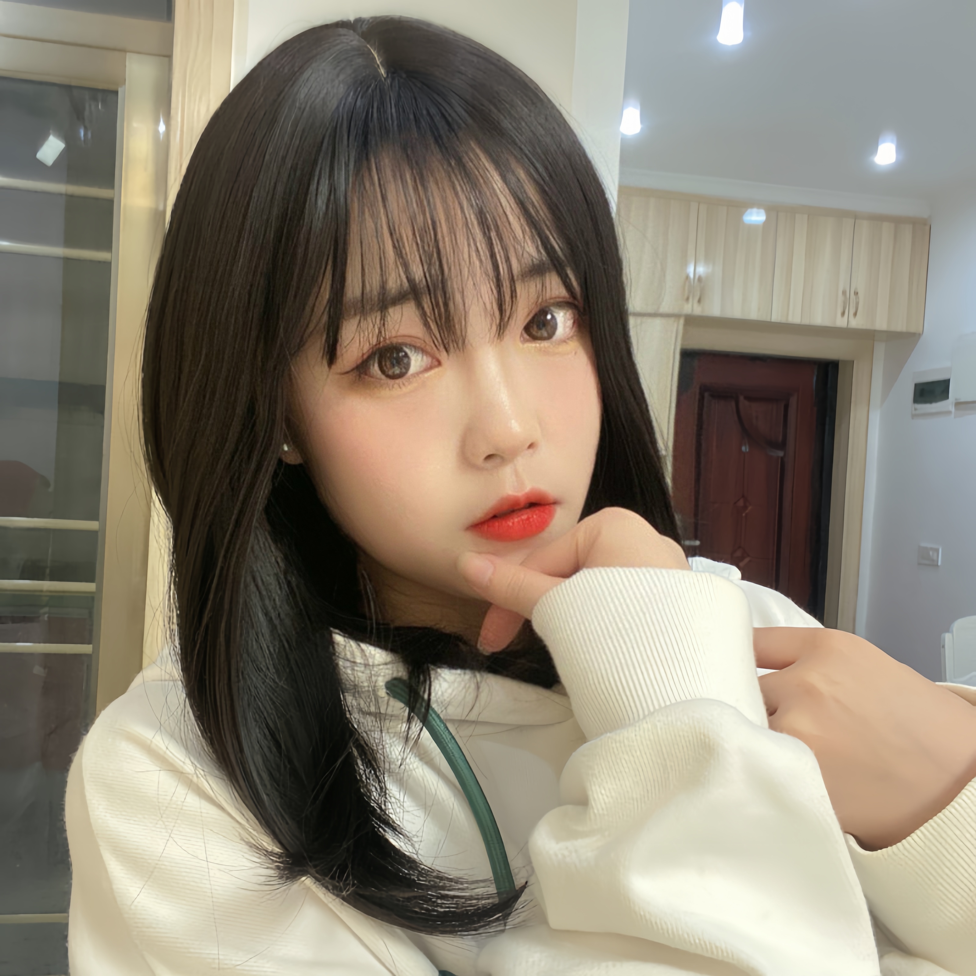 Modna kobieta może Qi może ukośne frędzle naprawiające temperament twarzy w długich prostych włosach BOBO peruka peruka z włókna syntetycznego