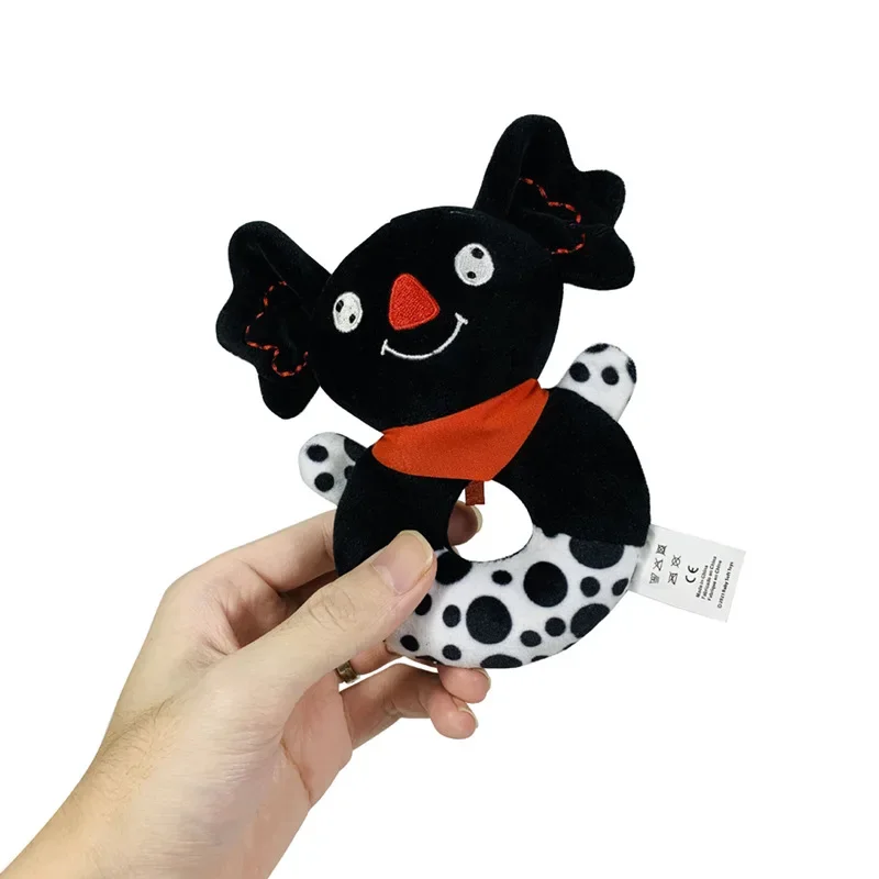 Rattles-赤ちゃん用のぬいぐるみのガラガラ,0〜12か月,黒,白,幼児用ベッド,ベビーカー用の吊り下げ式人形