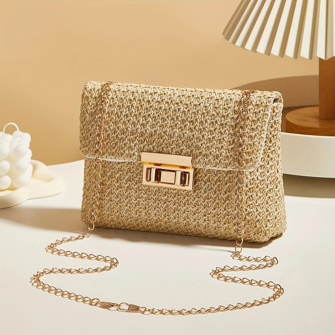 Bolsa de ombro feminina tecida à mão de palha, bolsa crossbody de cor sólida da moda com fecho de bloqueio