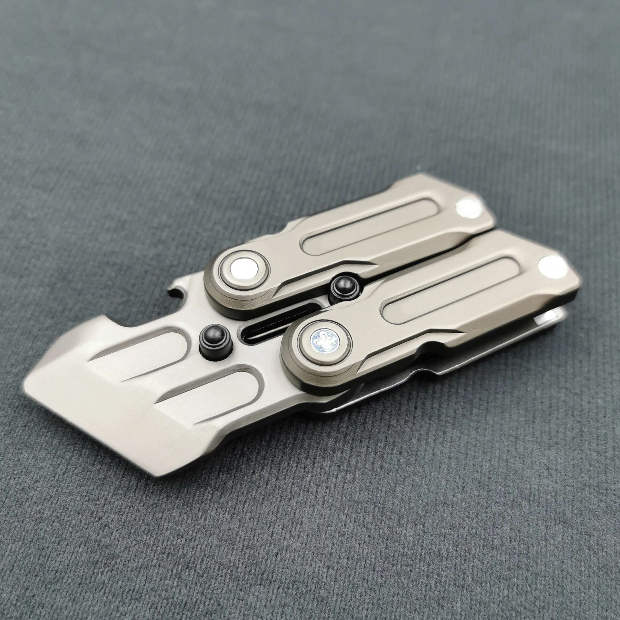 แม่เหล็ก Fidget เหรียญ EDC ผู้ใหญ่ Decompression ของเล่นความวิตกกังวลและความเครียดบรรเทา Multifunctional crowbar Fidget Slider Spinner ของขวัญ