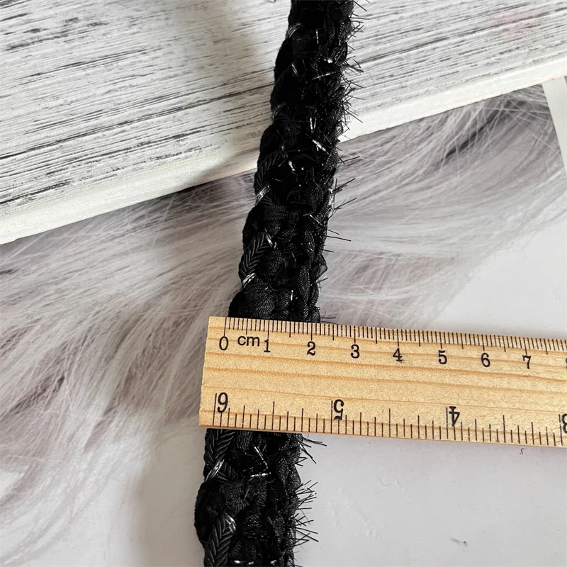 สายรัดด้ายสีเงินถักสีดำและริ้บบิ้นสีขาวอุปกรณ์ทำเสื้อผ้าแบบ DIY ตะขอดอกไม้แบบเกี่ยวด้วยมือสายรัดแถบขอบกด