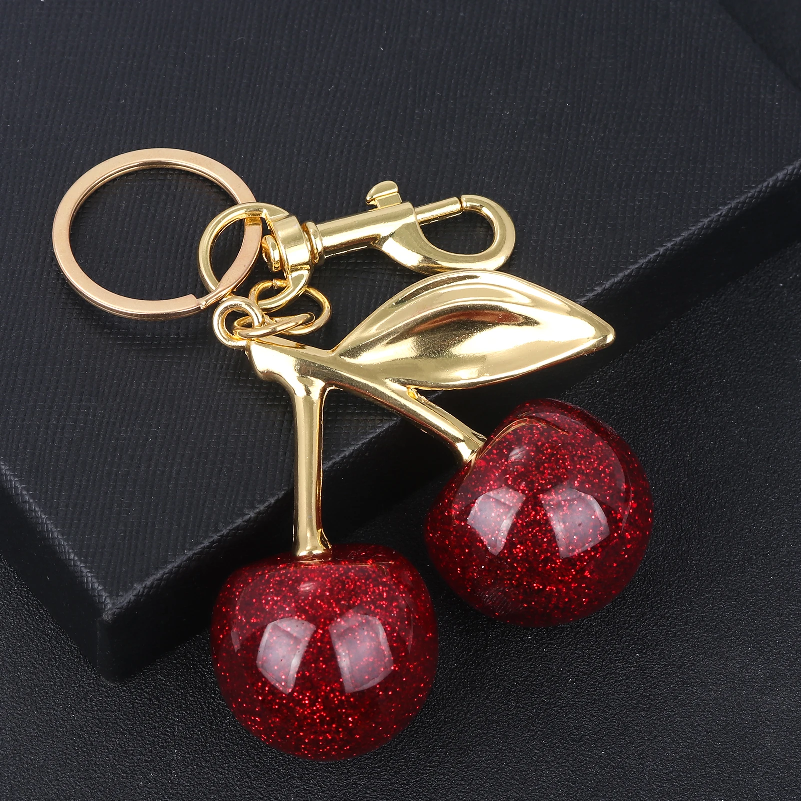 แฟชั่นอร่อยสีแดงเชอร์รี่พวงกุญแจฤดูร้อนผลไม้เชอร์รี่จี้ Keyring สําหรับผู้หญิงผู้ชายเครื่องประดับกระเป๋าอุปกรณ์เสริมของขวัญ