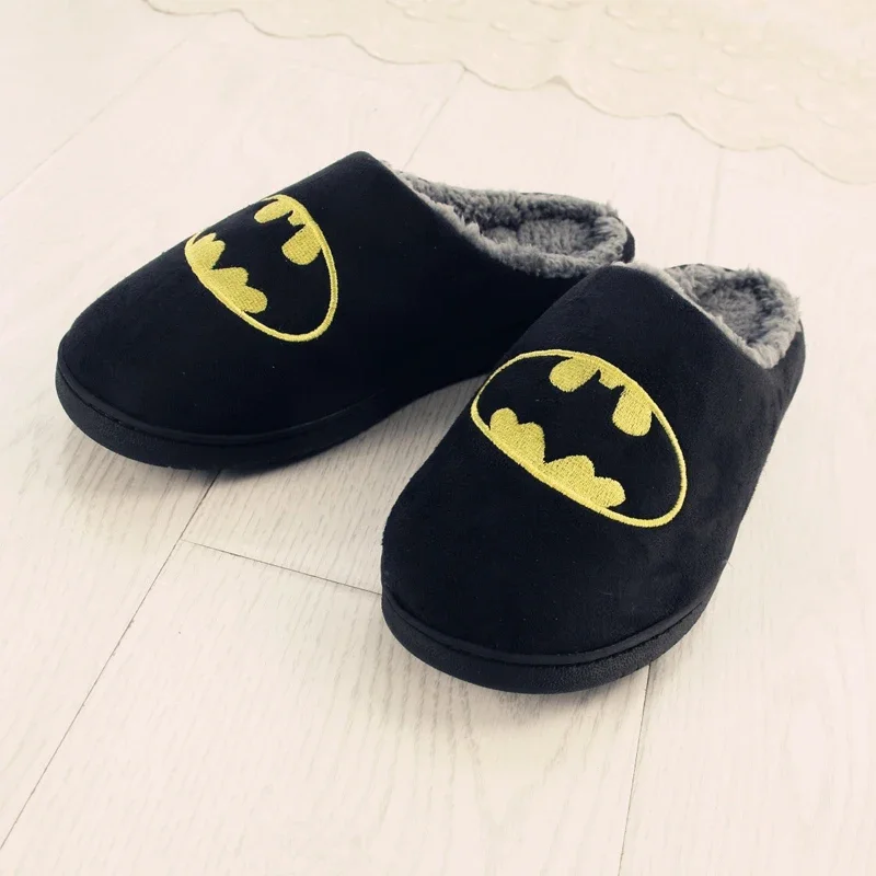 Batman รองเท้าแตะฤดูหนาวผู้หญิง WARM Plush รองเท้าแตะลื่นในร่มสไลด์การ์ตูนอะนิเมะ DC ชายคู่รองเท้าแตะผ้าฝ้าย