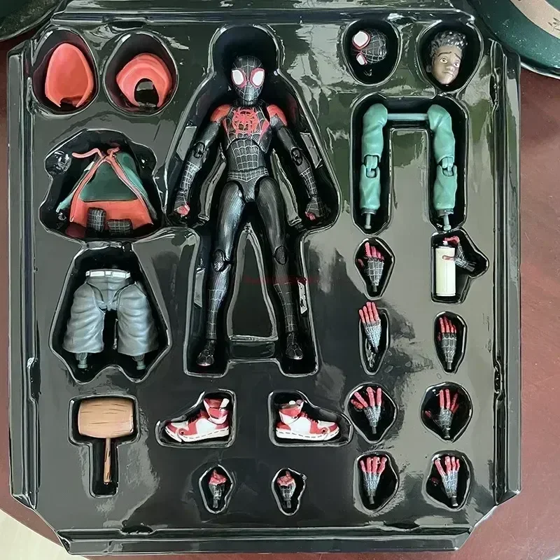 2024 Spiderman Gwen Peter Action FigureอะนิเมะSpider-verseคอลเลกชันSentinel Miles Moralesตัวเลขของเล่นคริสต์มาสของขวัญ