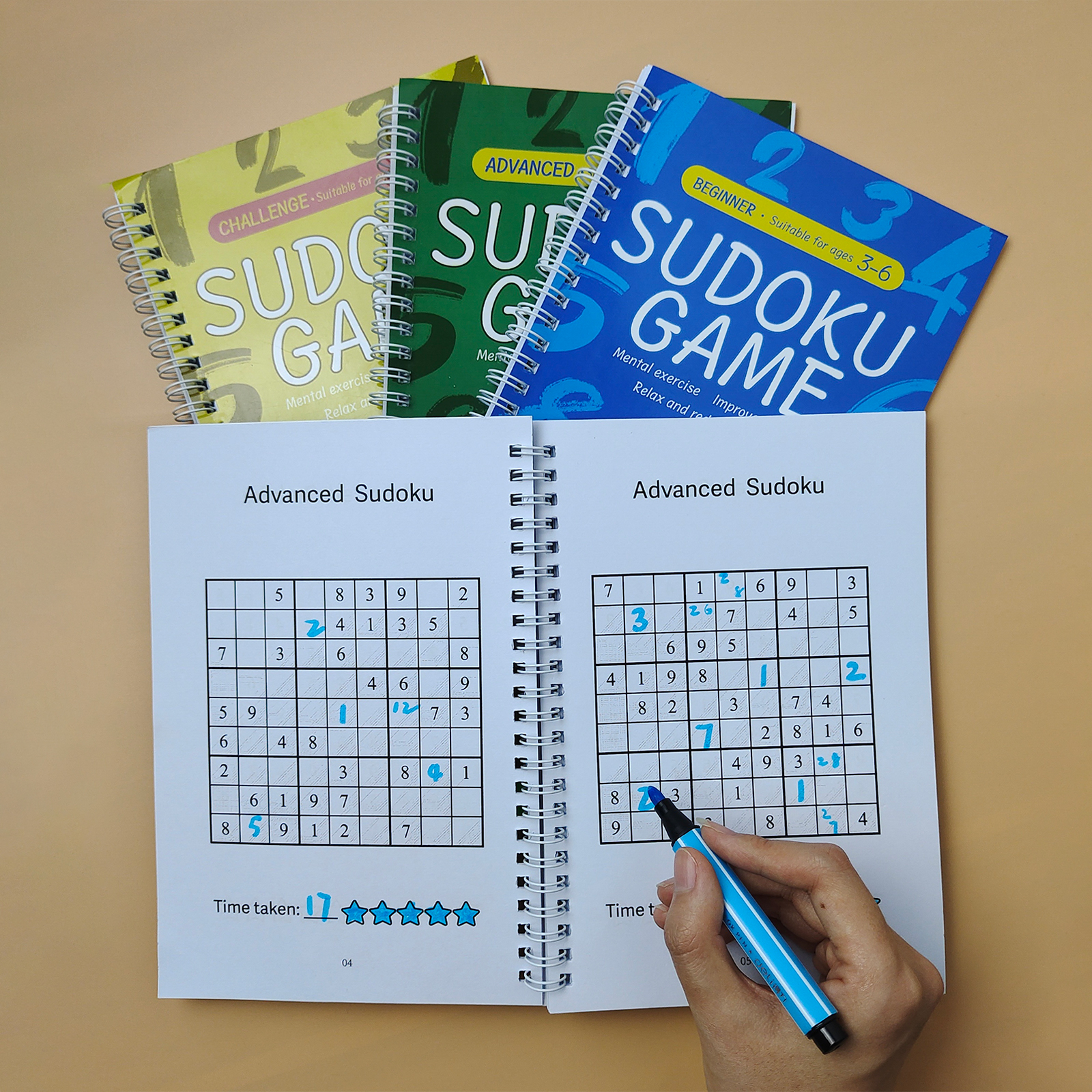 Leuk en educatief Sudoku-puzzelboek voor kinderen: gemakkelijk harde niveaus voor de ontwikkeling van hersentraining voor kinderen en logische vaardigheden