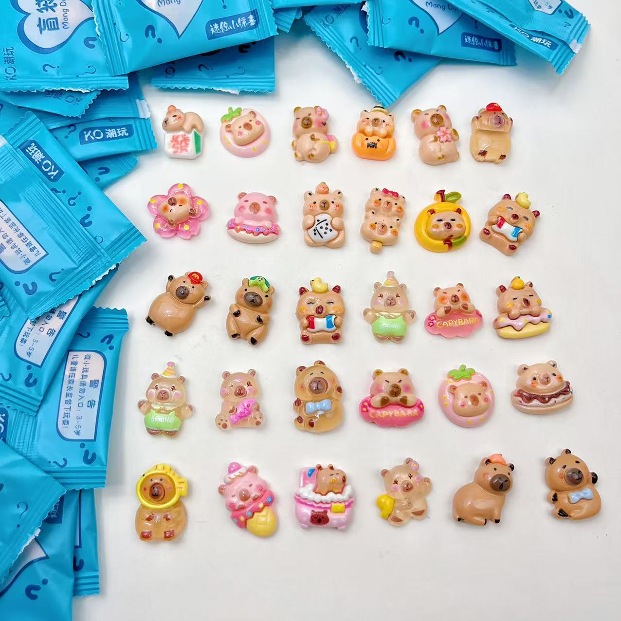 50 Stück Glow Resin Animals & Capybaras Mystery Blind Bags – Mini Fairy Garden Geschenkbox Dekor