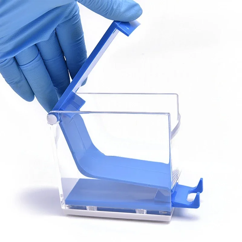 ทันตกรรมสีขาวสีฟ้าทันตแพทย์ผ้าฝ้ายม้วนผู้ถือกดประเภทกล่องฟันปลอม Retainer กรณีสุขภาพความงาม