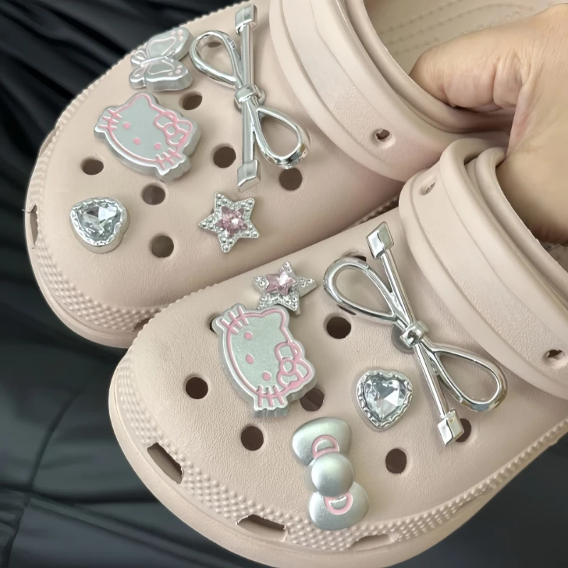 MINISO argentato Hello Kitty Set ragazze donne ciondoli per scarpe scarpe con foro fai da te fibbia staccabile scarpe da giardino accessori regalo del festival