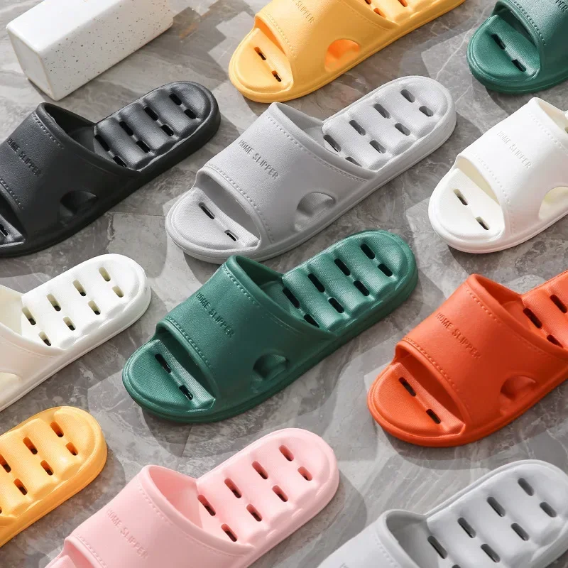 Zapatillas de baño de suela blanda antideslizantes para hombre y mujer de secado rápido, zapatillas ahuecadas con fugas, zapatillas informales para el hogar para parejas