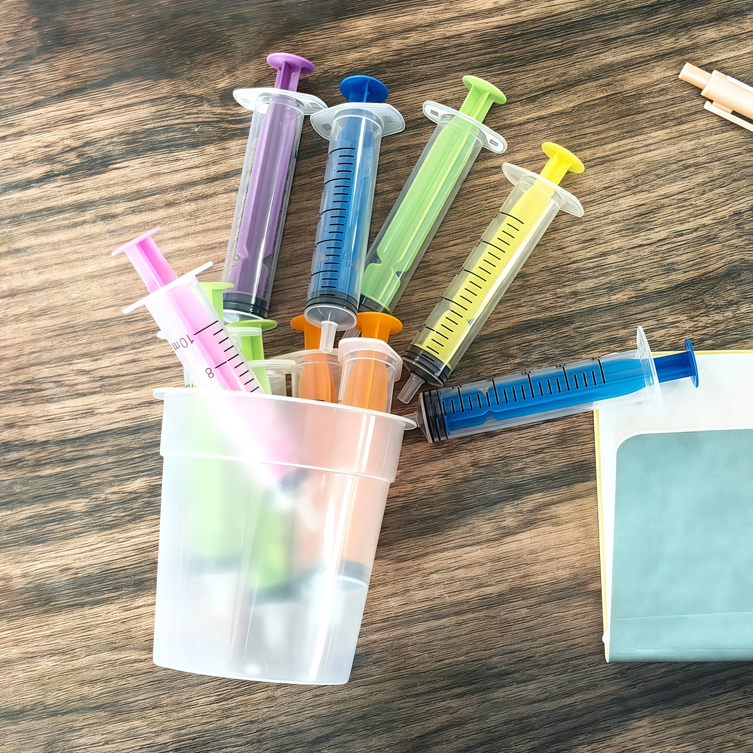 6 peças de seringa colorida de 10ml com tampas, adequada para cola, distribuição e medição de líquidos, alimentação de alimentos para animais de estimação, recarga