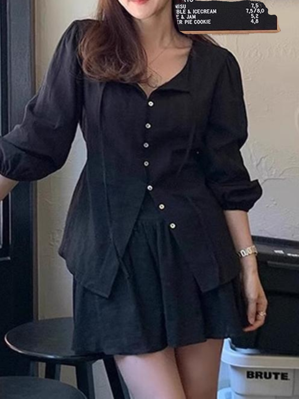 シックな長袖シャツとAラインミニスカートのツーピースセット、サッシュデザイン、若い女性のための多用途の秋の服装