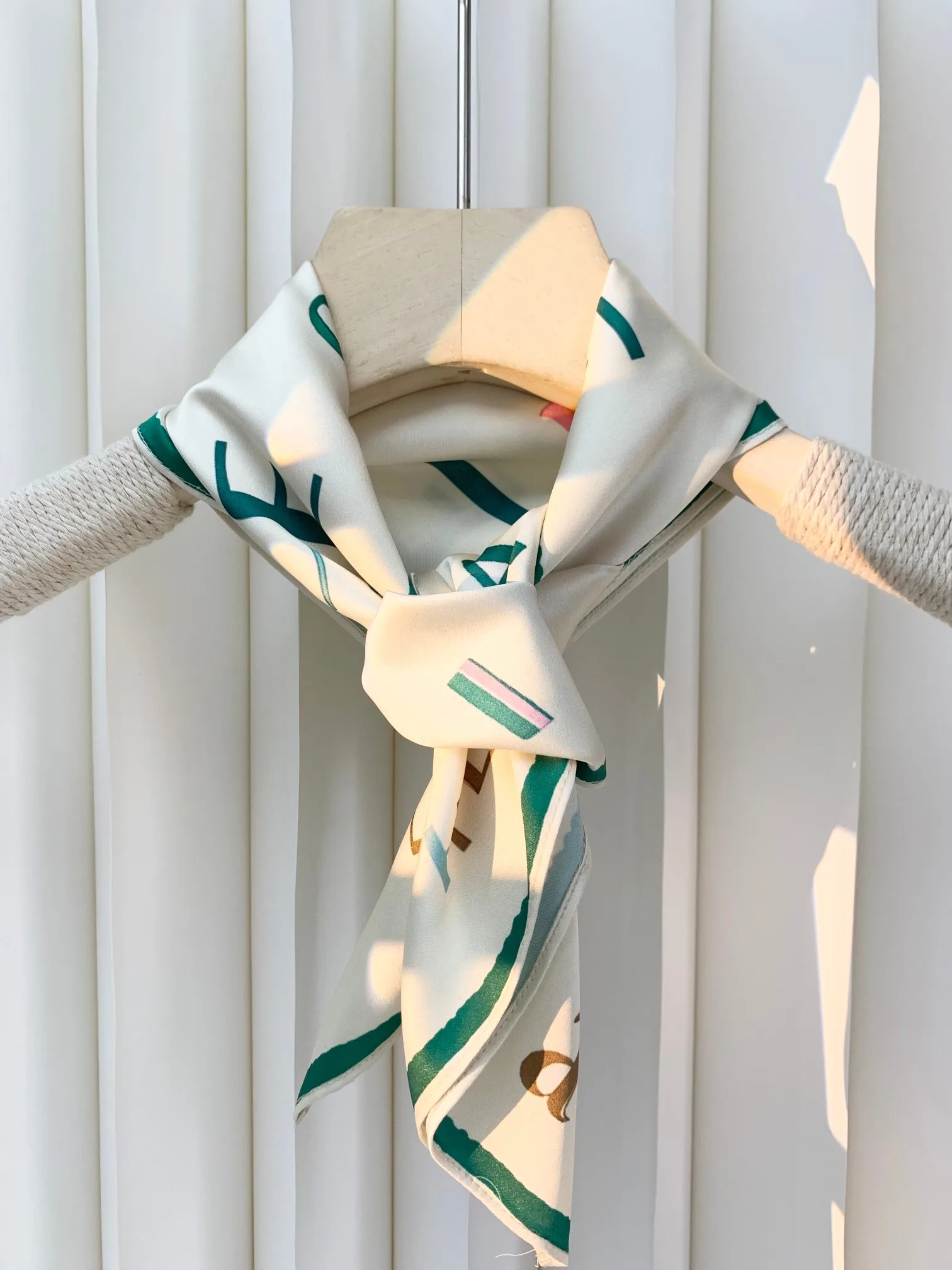 Ele Faionable Casual Versatile White Enhancing Letter Pattern Silk Scarf Square Summer New Arrival Women's Accory