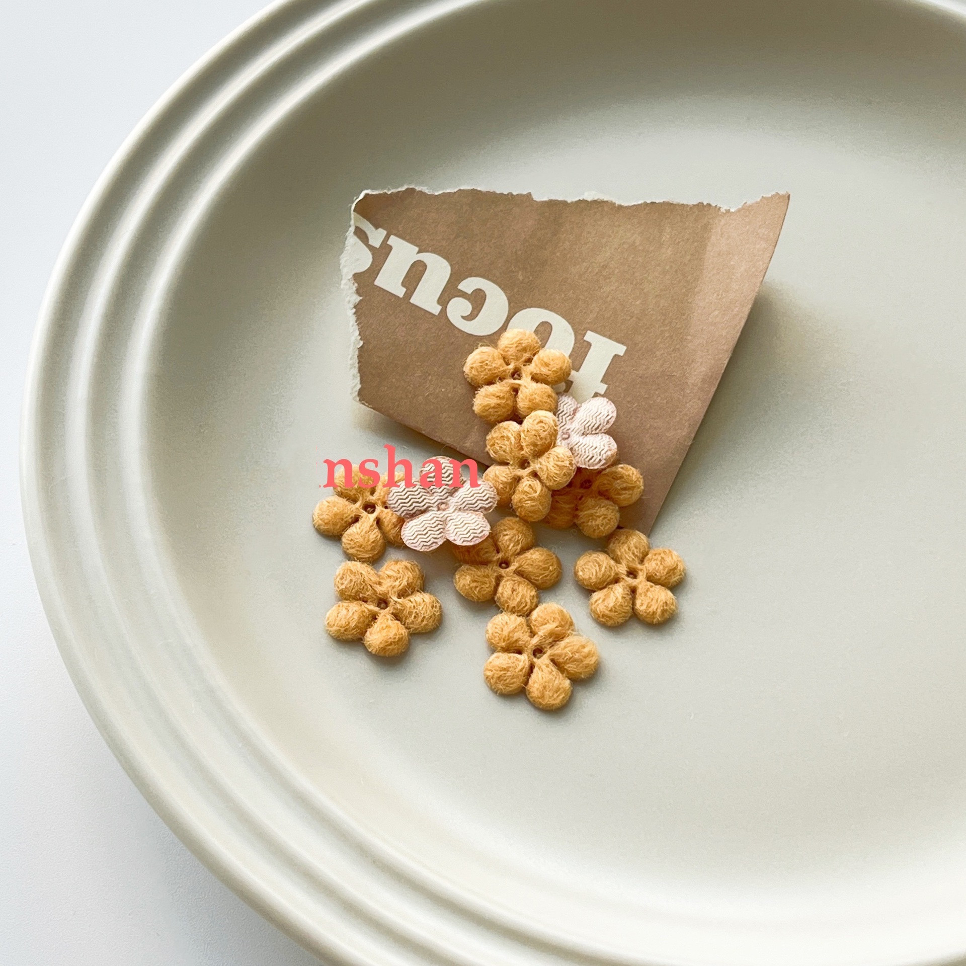 30pcs 1,5 cm Plüsch Blume Papier kopf Hochzeit DIY Kranz Kopfschmuck Schuhe Tasche Dekoration Großhandel Blümchen Zubehör