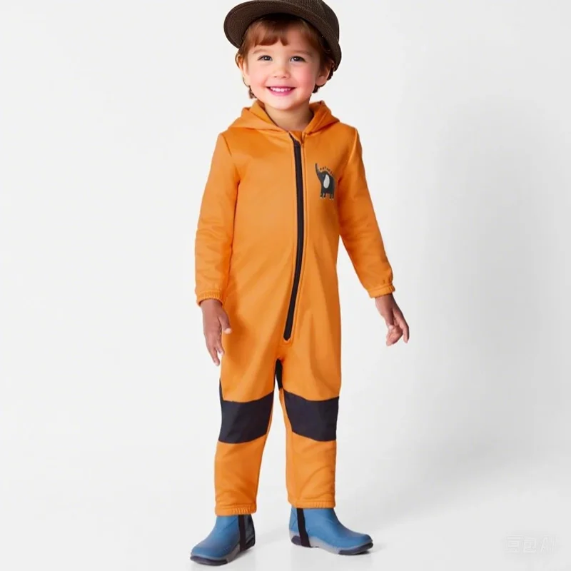 Children's outdoor soft-shell onesies are waterproof and fleece breathable