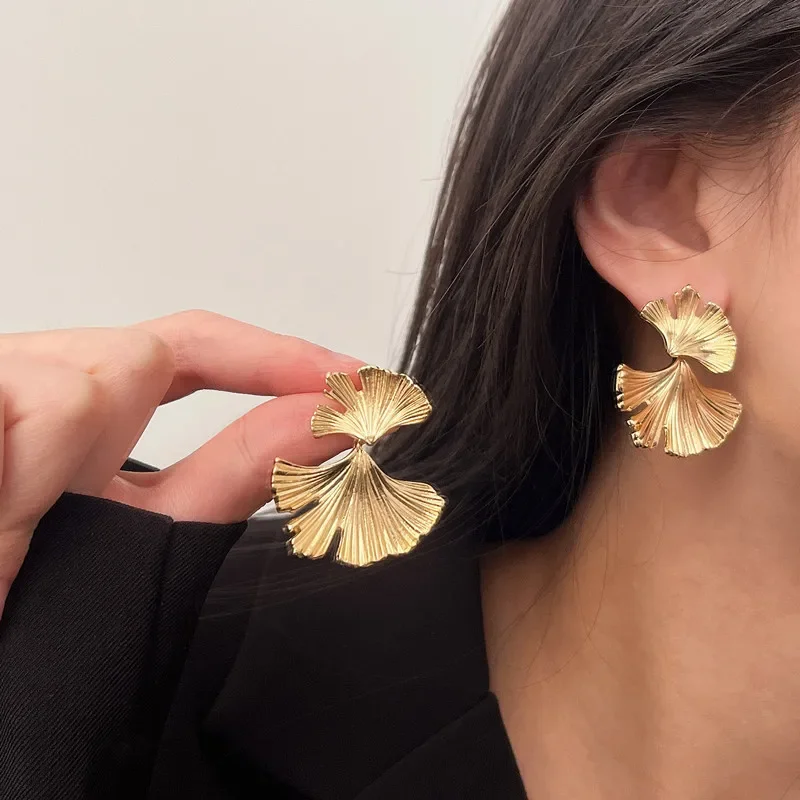 Orecchini semplici in foglia di ginkgo con pianta grande in metallo color argento per le donne Orecchini con perno di dichiarazione di moda Regalo di gioielli Pendiente