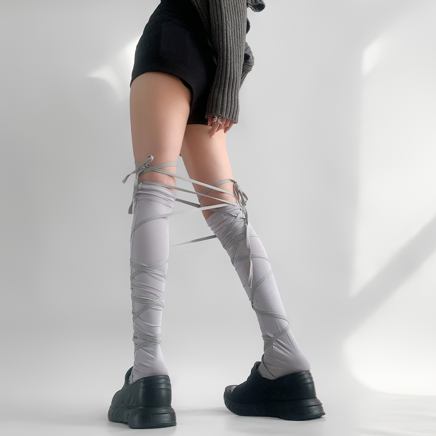 Calcetines Punk para mujer con lazo para pantorrilla, calcetines hasta la pantorrilla con tiras de Ballet, medias finas Y2K, calcetines góticos japoneses JK para Cosplay del Club