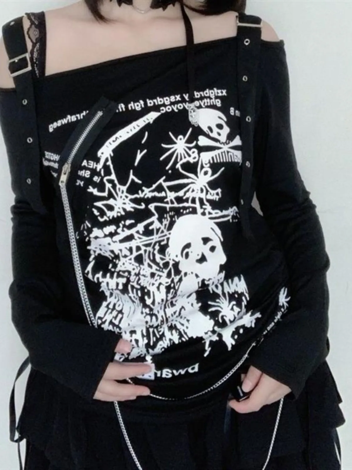 Y2K 女性服難解なステッチ Tシャツ 2024 ゴスパンクオフショルダー長袖カジュアルヴィンテージセクシーなストリートスカルトップス