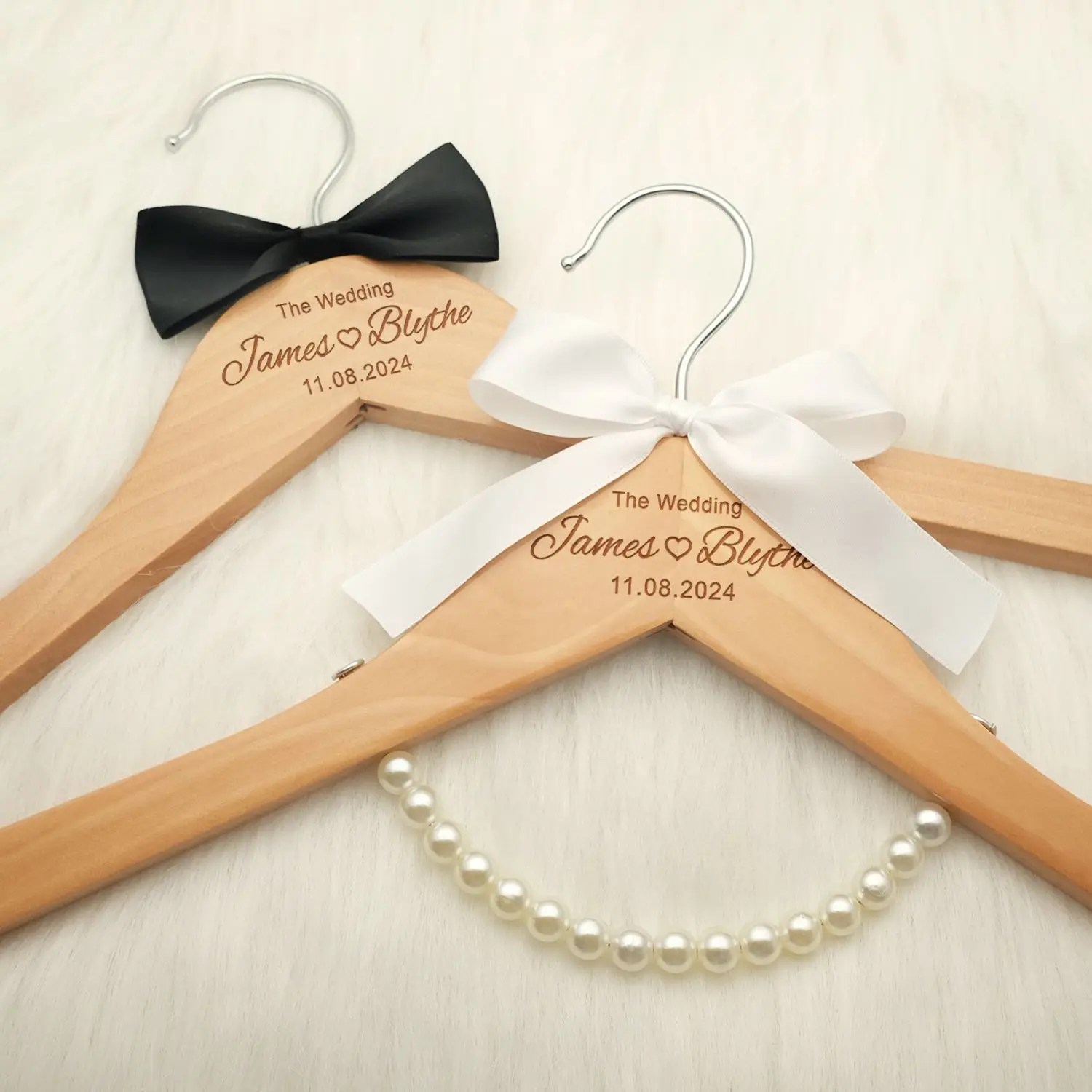 Colgador de vestido de novia personalizado Colgador de boda personalizado Colgador de novia personalizado Nombres grabados y fecha Regalos de despedida de soltera