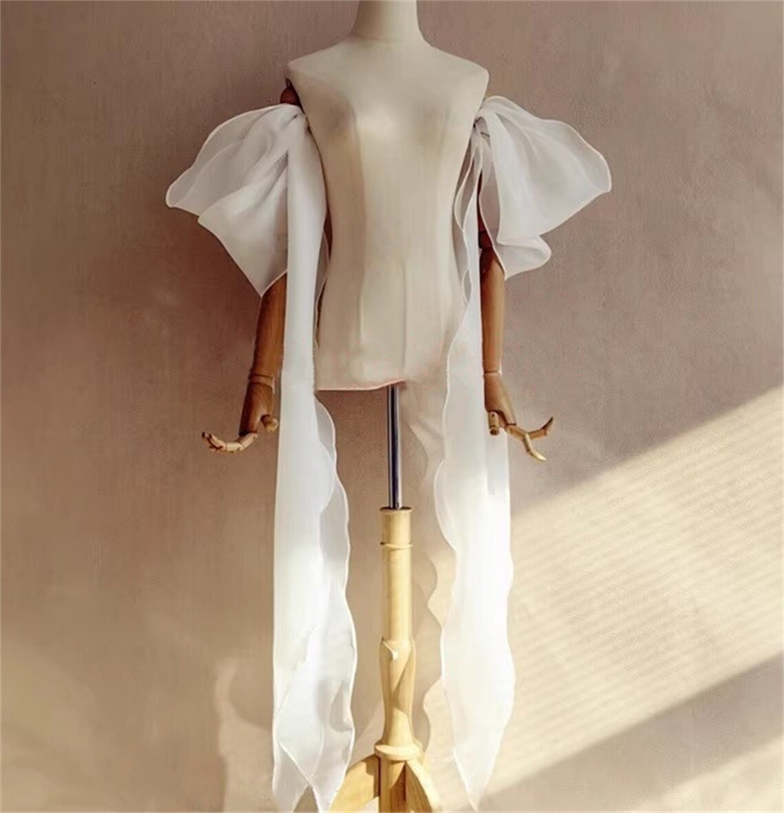 Женские строгие рукава из органзы