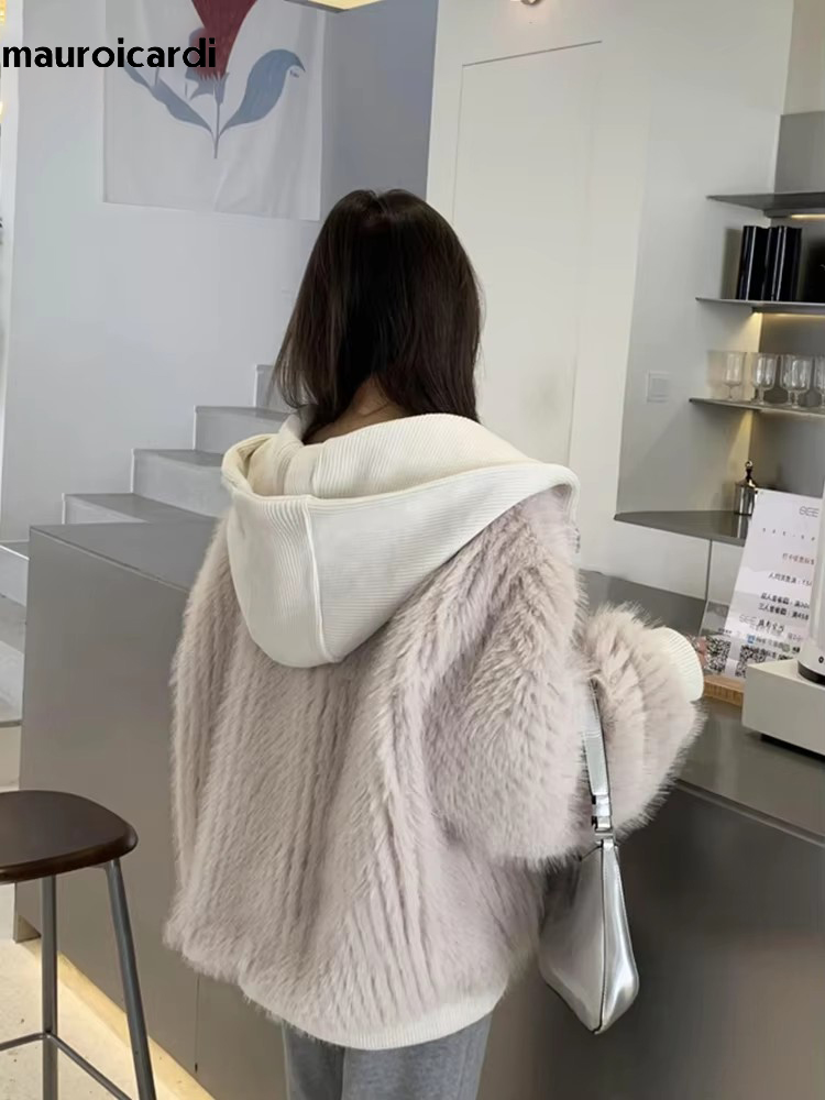 Mauroicardi Frühling Winter Haariger, zotteliger, weicher, dicker, warmer Kunstpelzmantel für Damen mit Kapuze, flauschige Jacke, gefälschte 2-teilige Kleidung 2024