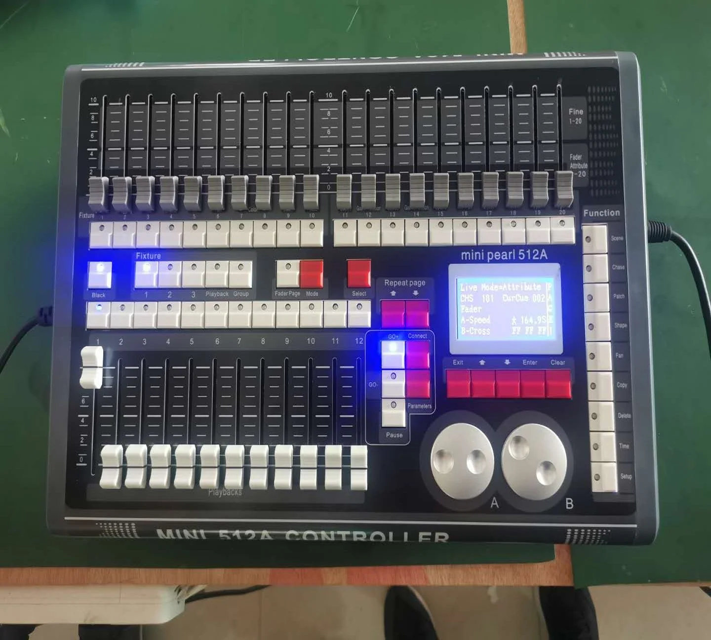 Professional New Black Mini Pearl 512A Stage Lighting Console With Flight Case Packing